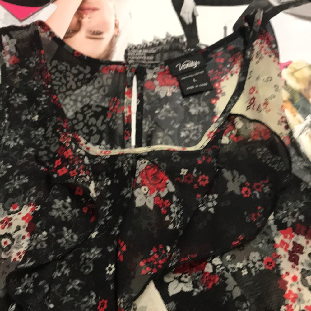 Beautiful blouse! - Picture 3 of 4